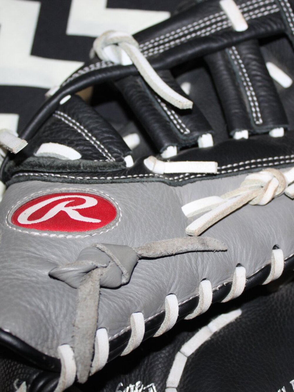 Rawlings 13'' Girls' Highlight Series Softball First Base Mitt - Picture 2 of 10